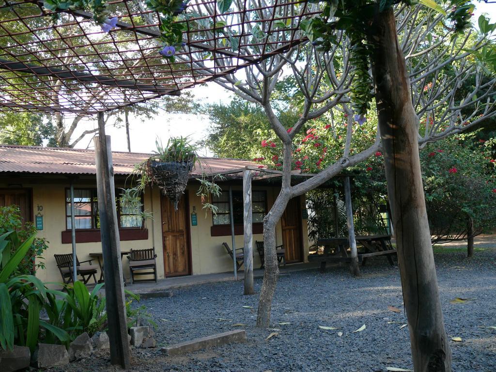Zigzag Town Lodge Ливингстън Екстериор снимка