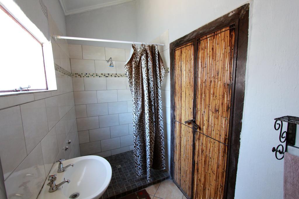 Zigzag Town Lodge Ливингстън Екстериор снимка