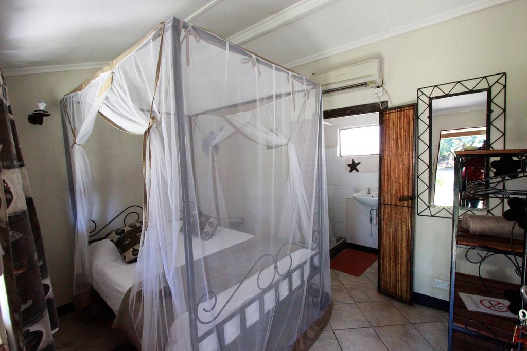 Zigzag Town Lodge Ливингстън Екстериор снимка