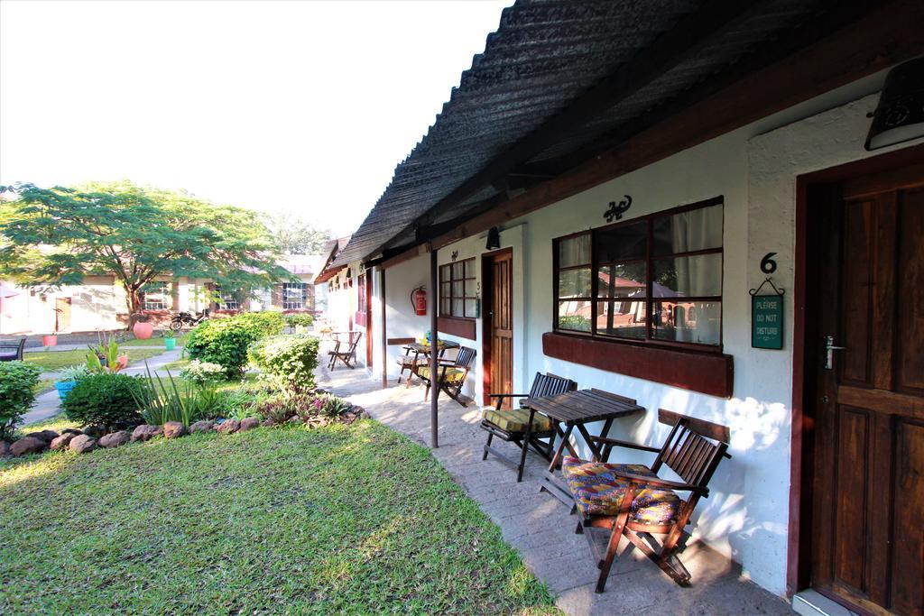 Zigzag Town Lodge Ливингстън Екстериор снимка