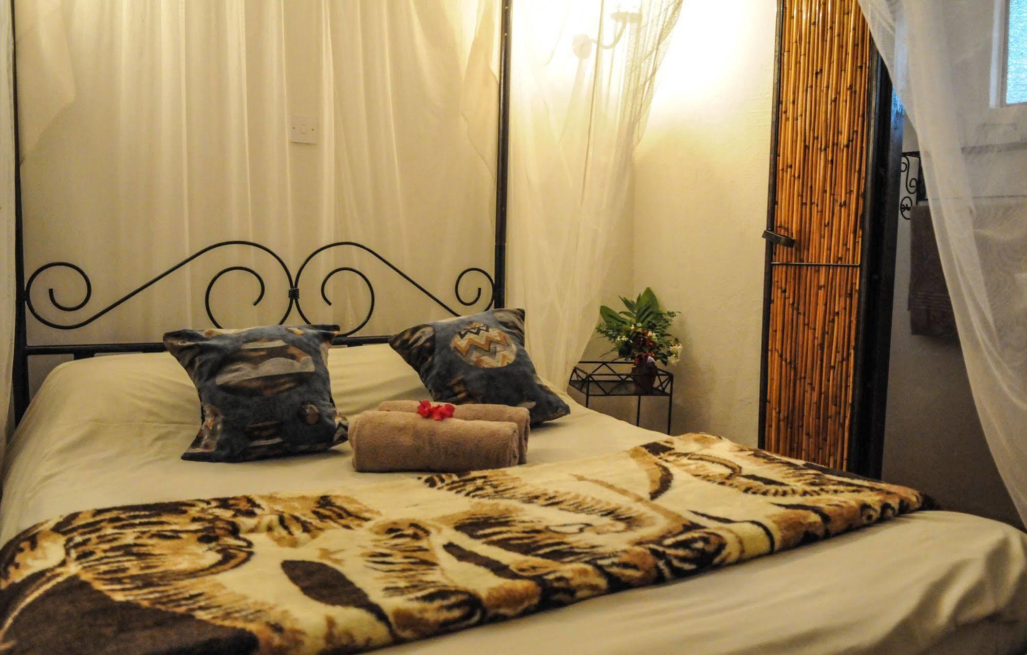 Zigzag Town Lodge Ливингстън Екстериор снимка